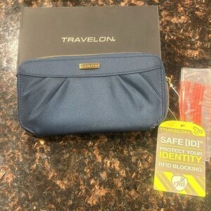 💰NIB Travelon Travel on RFID blocking safe ID navy Blue wallet comes w/ detacha